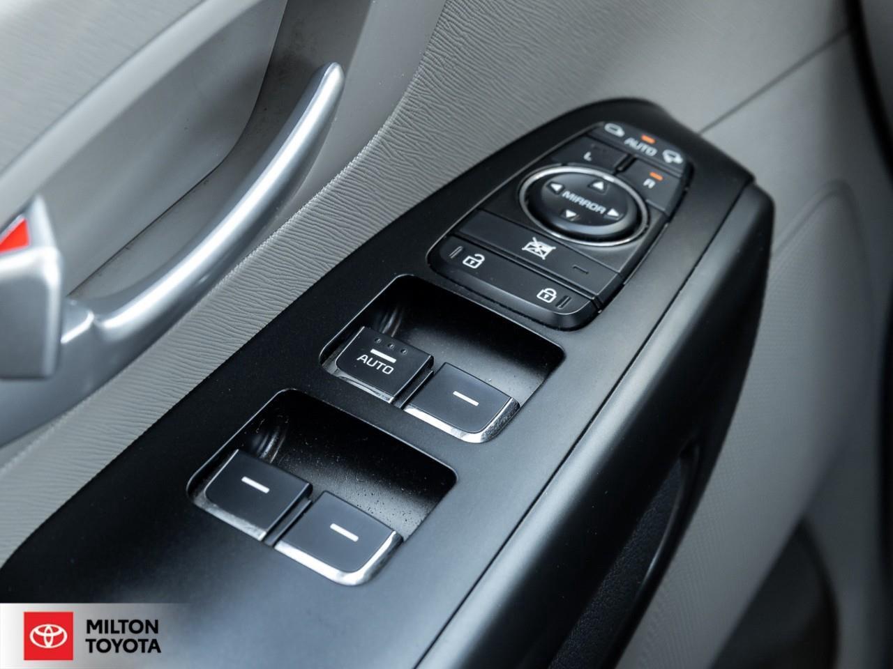 2016 Kia Sedona HEATED SEATS POWER SEAT PUSH START NEW TIRES ONCE Photo
