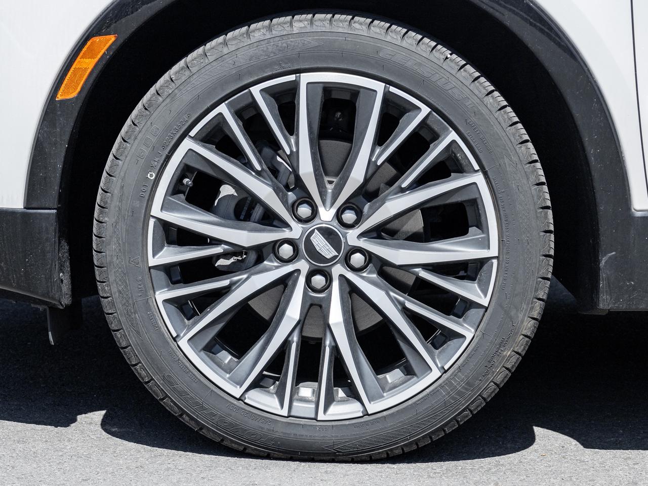 2024 Cadillac XT4 AWD 4dr Sport   ONE OWNER   OFF LEASE   LOW KMS! Photo