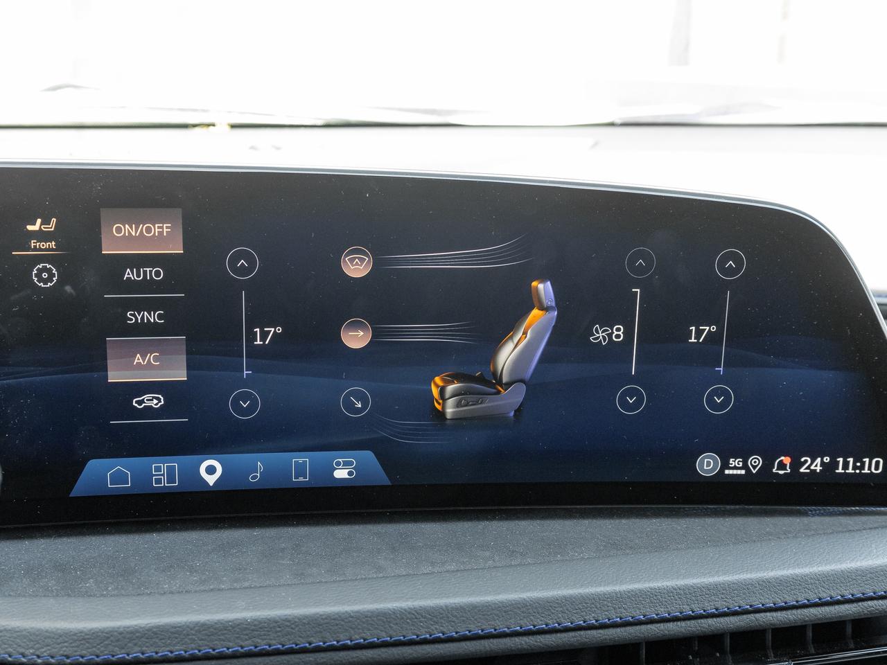 2024 Cadillac XT4 AWD 4dr Sport   ONE OWNER   OFF LEASE   LOW KMS! Photo
