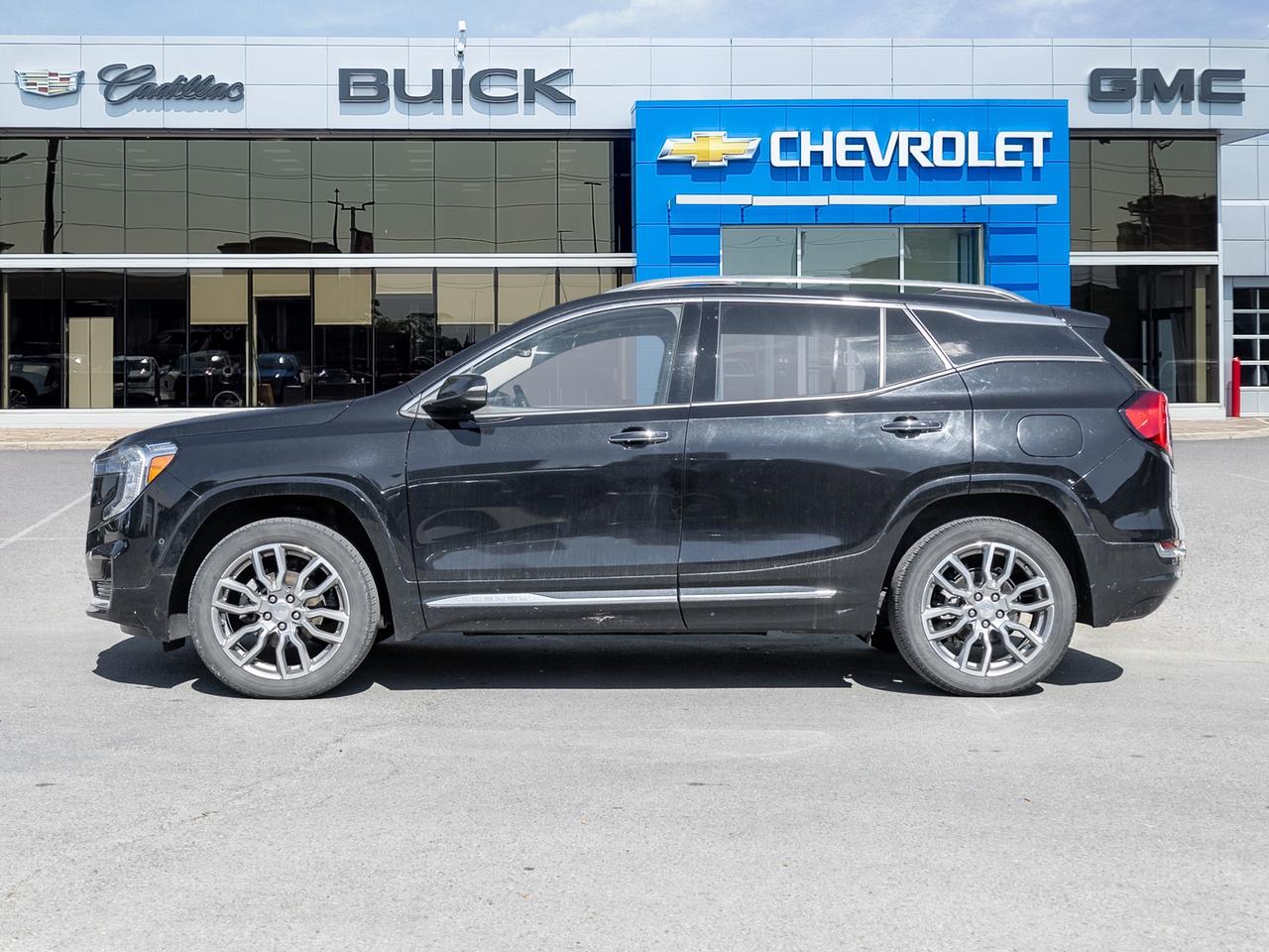 2023 GMC Terrain AWD 4dr Denali   ONE OWNER   OFF LEASE Photo
