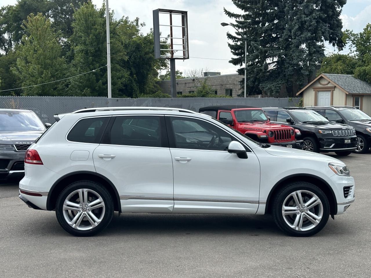 2015 Volkswagen Touareg V6 AWD Execline R-Line   ACCIDENT FREE   CERTIFIED Photo