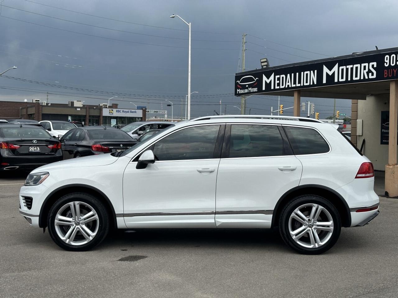 2015 Volkswagen Touareg V6 AWD Execline R-Line   ACCIDENT FREE   CERTIFIED Photo