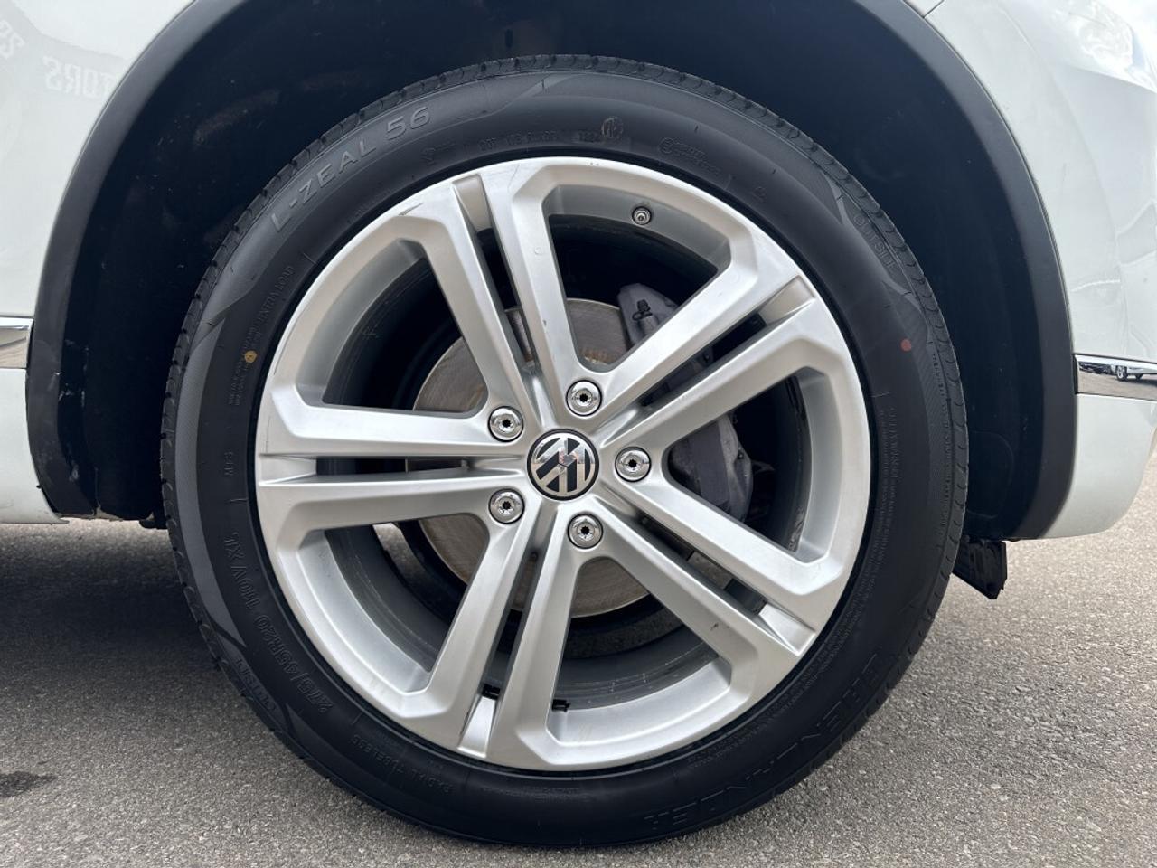 2015 Volkswagen Touareg V6 AWD Execline R-Line   ACCIDENT FREE   CERTIFIED Photo