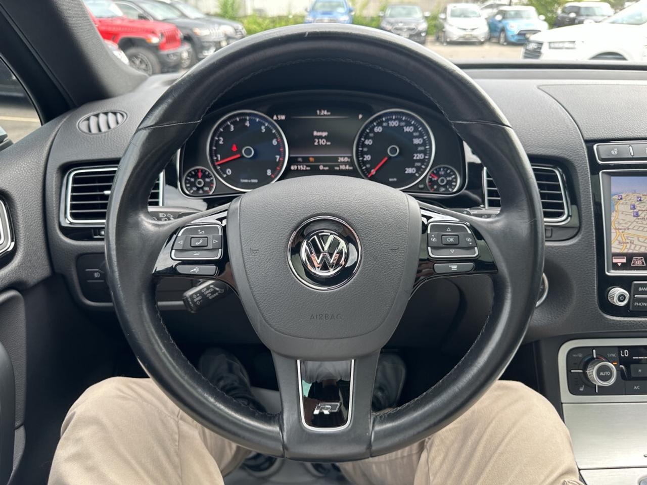 2015 Volkswagen Touareg V6 AWD Execline R-Line   ACCIDENT FREE   CERTIFIED Photo