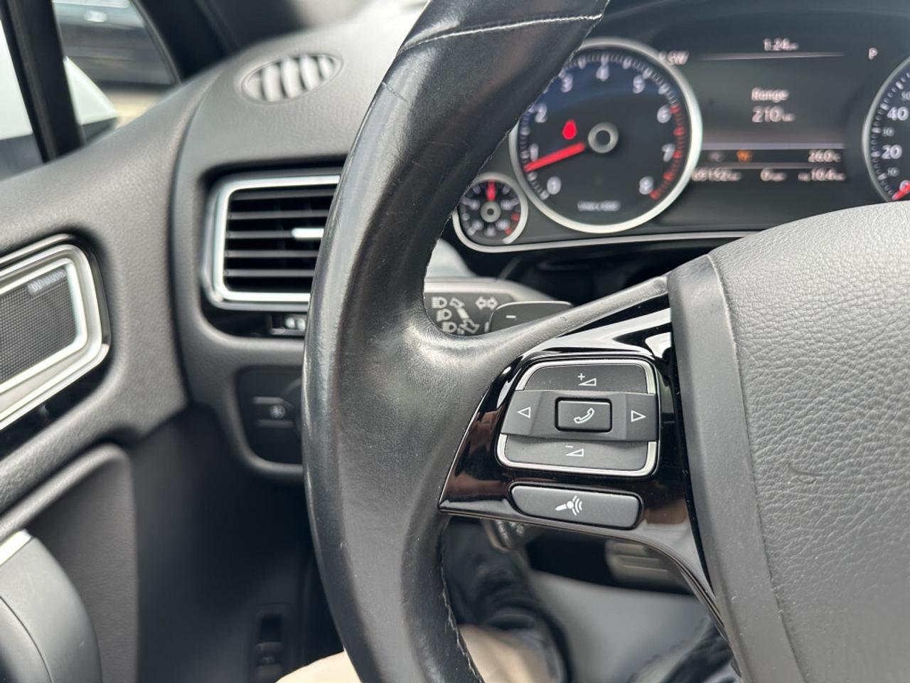 2015 Volkswagen Touareg V6 AWD Execline R-Line   ACCIDENT FREE   CERTIFIED Photo