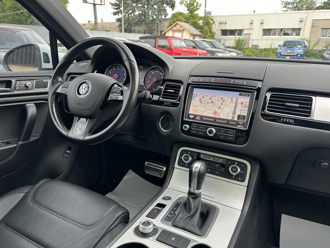 2015 Volkswagen Touareg V6 AWD Execline R-Line   ACCIDENT FREE   CERTIFIED Photo