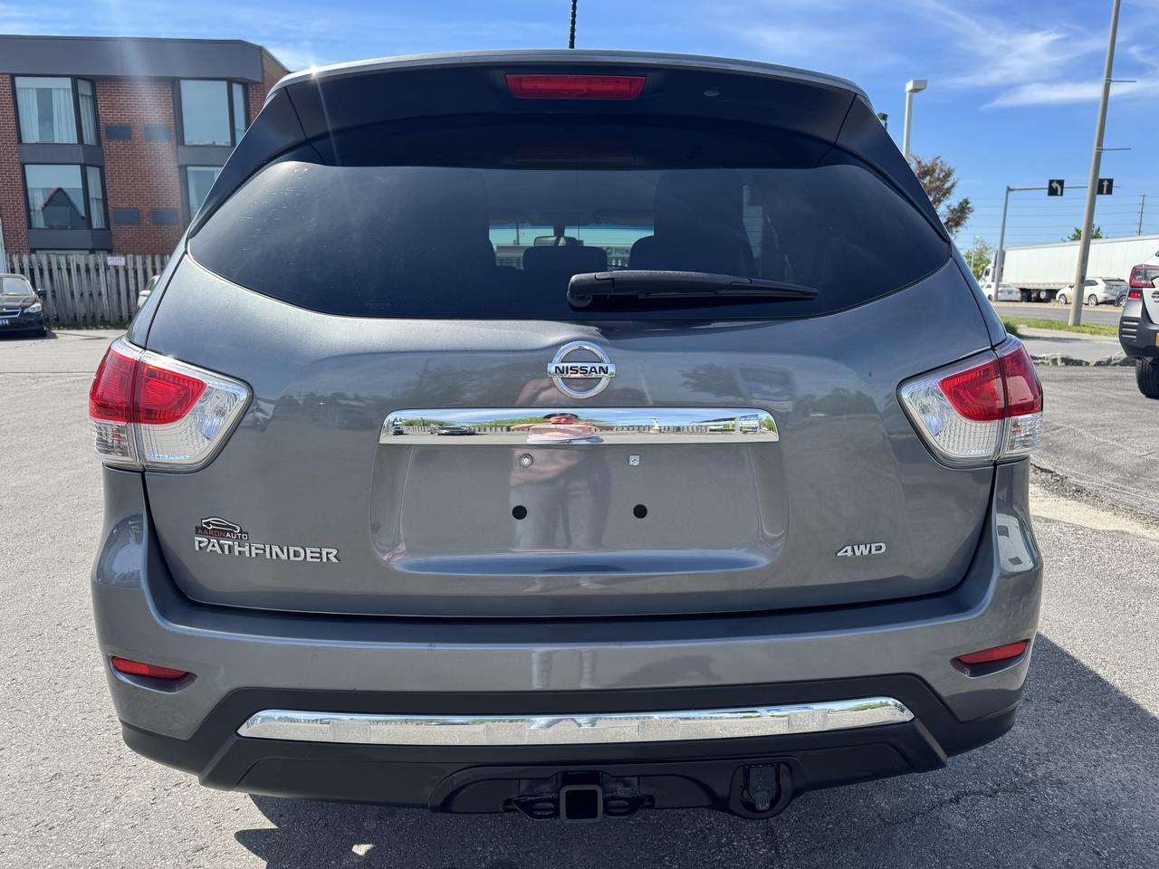 2015 Nissan Pathfinder 4WD 7 Passenger Photo