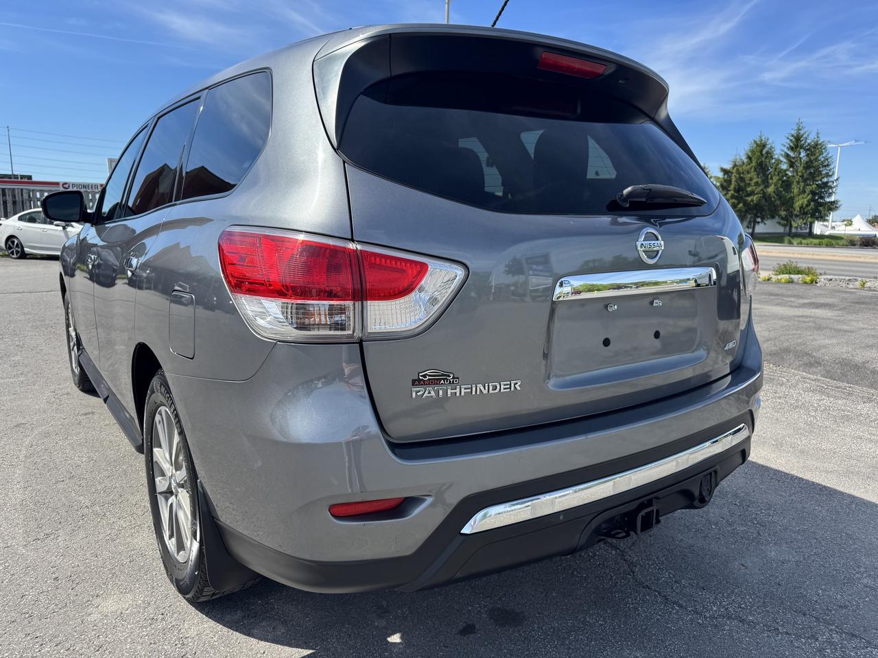2015 Nissan Pathfinder 4WD 7 Passenger Photo