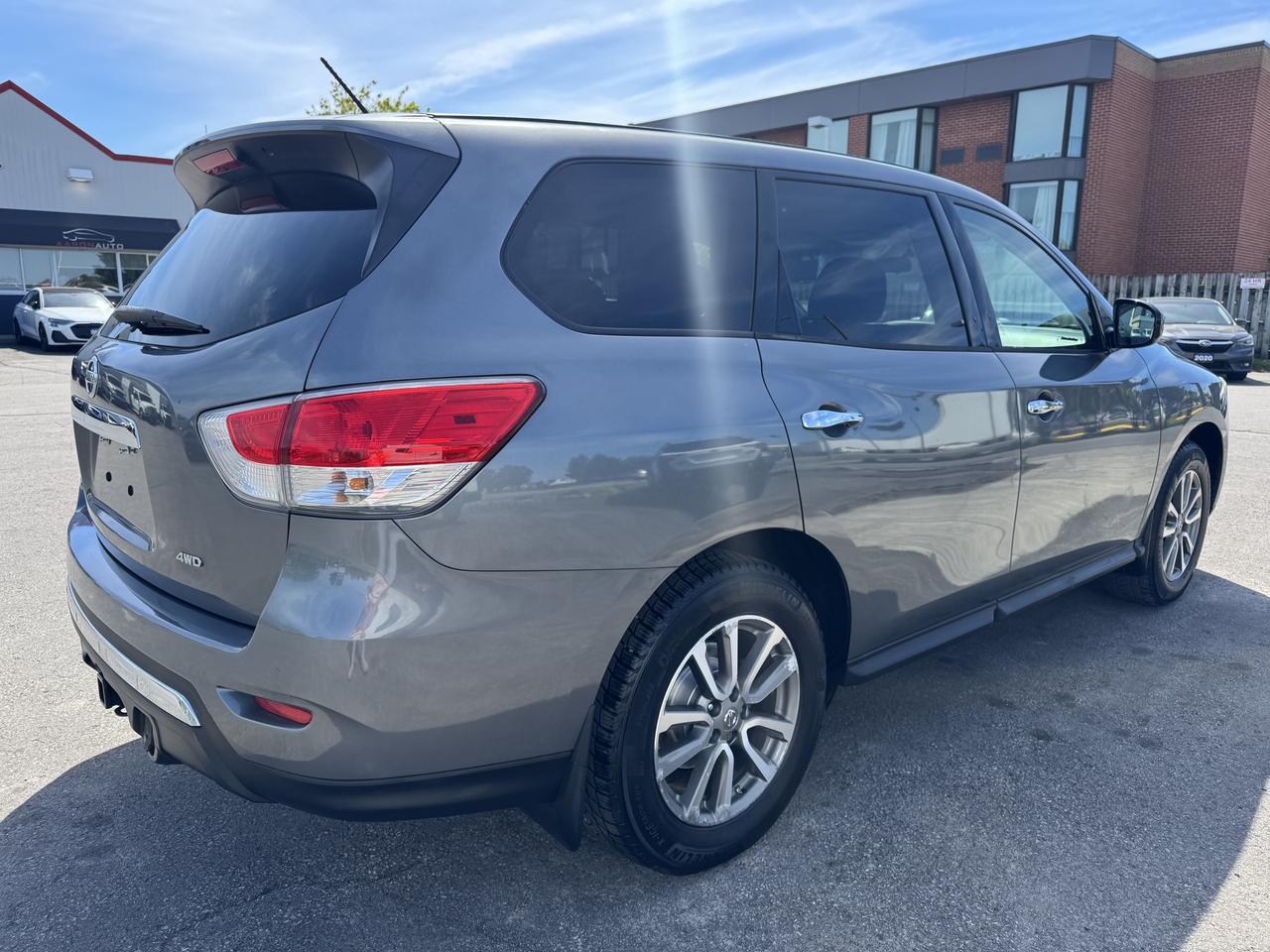 2015 Nissan Pathfinder 4WD 7 Passenger Photo4