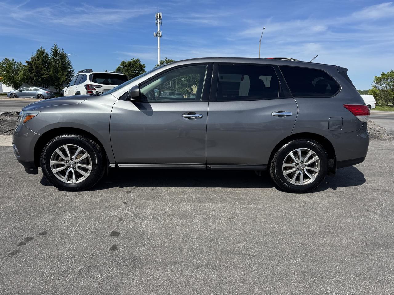 2015 Nissan Pathfinder 4WD 7 Passenger Photo