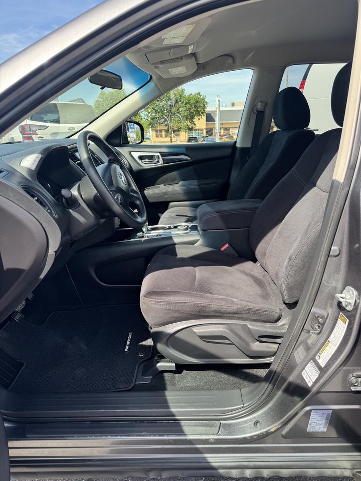 2015 Nissan Pathfinder 4WD 7 Passenger Photo