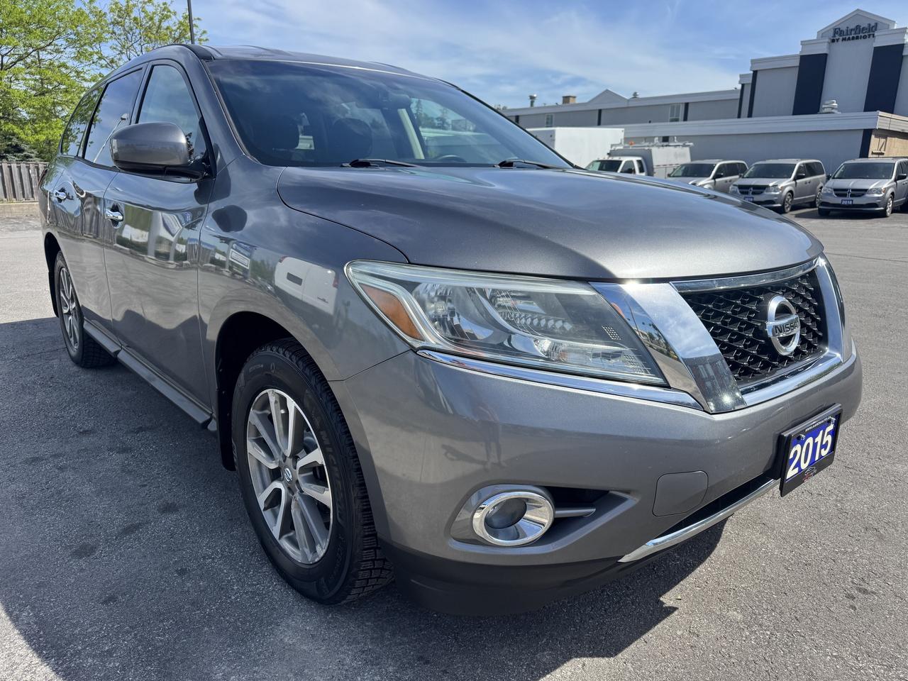 2015 Nissan Pathfinder 4WD 7 Passenger Photo