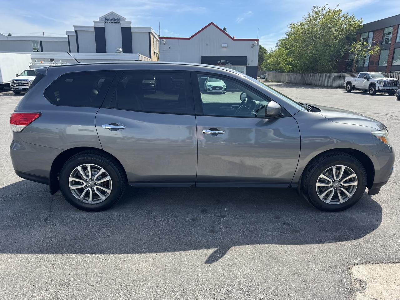 2015 Nissan Pathfinder 4WD 7 Passenger Photo