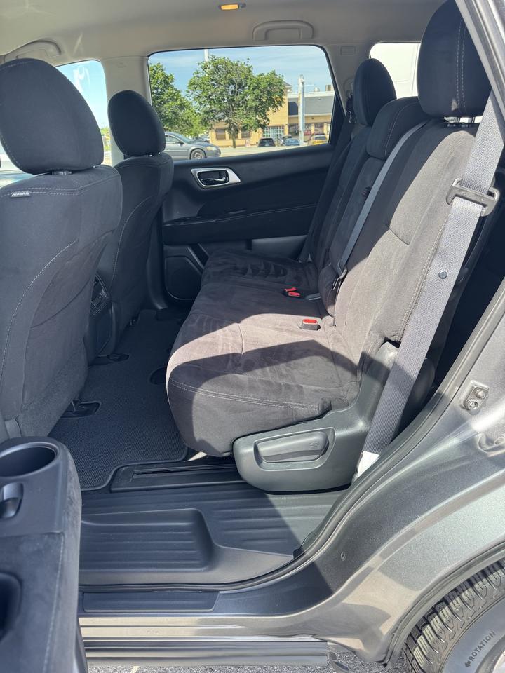 2015 Nissan Pathfinder 4WD 7 Passenger Photo