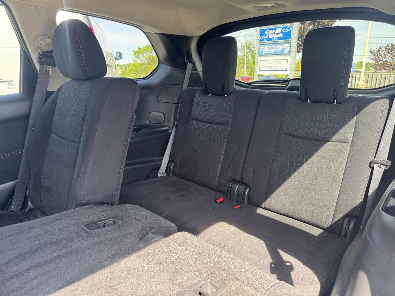 2015 Nissan Pathfinder 4WD 7 Passenger Photo