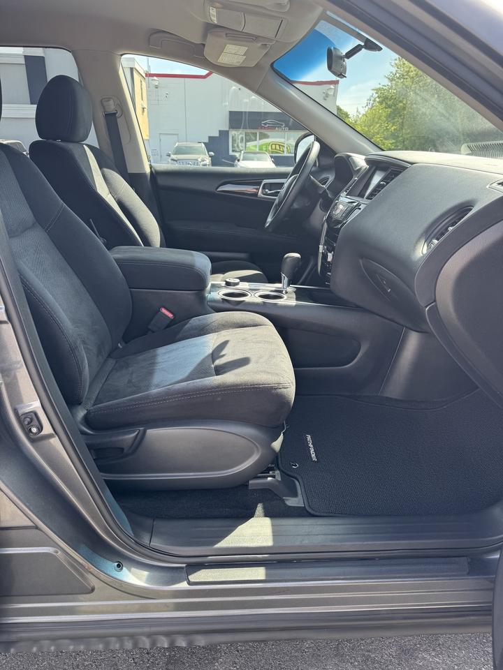 2015 Nissan Pathfinder 4WD 7 Passenger Photo