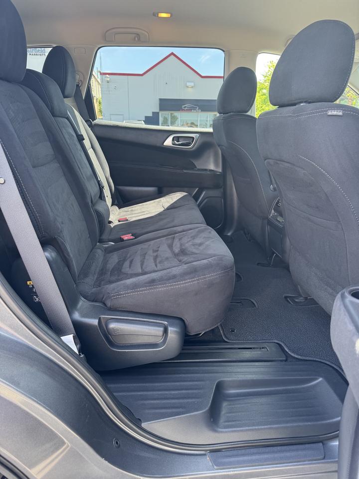 2015 Nissan Pathfinder 4WD 7 Passenger Photo