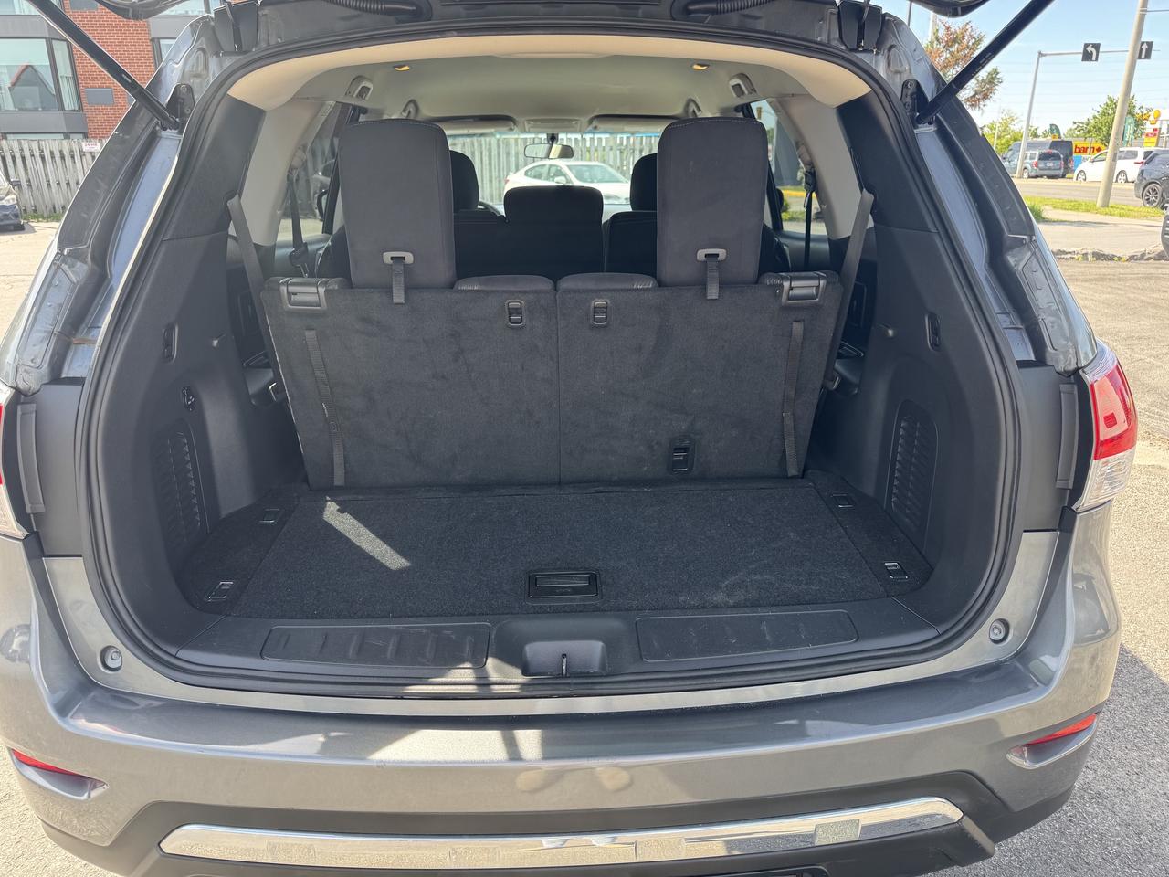 2015 Nissan Pathfinder 4WD 7 Passenger Photo