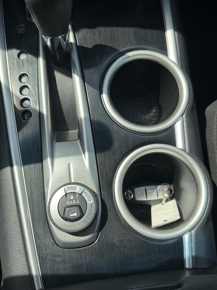 2015 Nissan Pathfinder 4WD 7 Passenger Photo