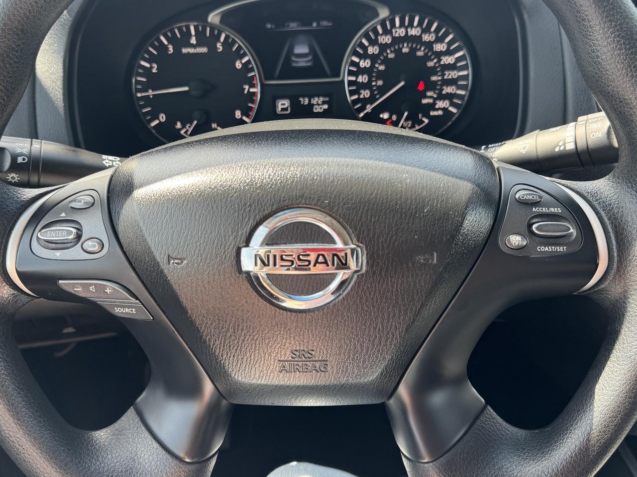 2015 Nissan Pathfinder 4WD 7 Passenger Photo