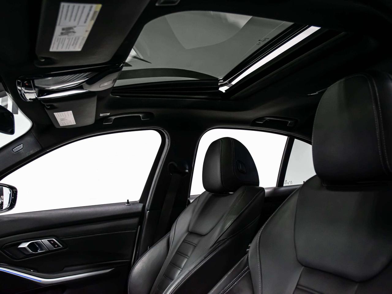 2019 BMW 3 Series 330i xDrive M SPORT HEADS UP BLIND SPOTS NAVI Photo