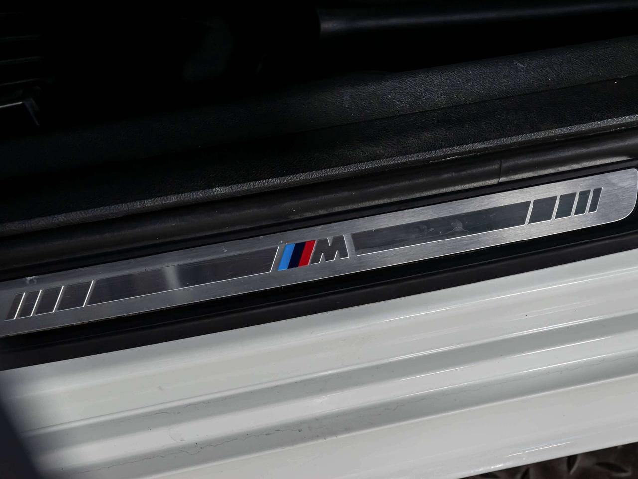 2019 BMW 3 Series 330i xDrive M SPORT HEADS UP BLIND SPOTS NAVI Photo
