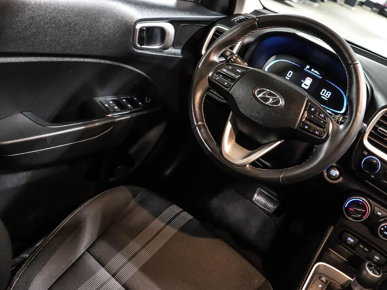 2023 Hyundai Venue Preferred IVT Photo