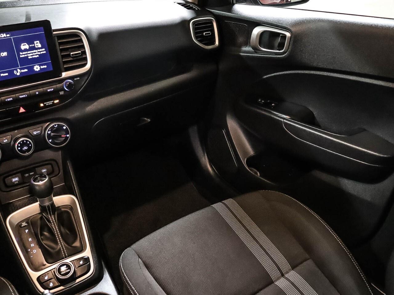 2023 Hyundai Venue Preferred IVT Photo