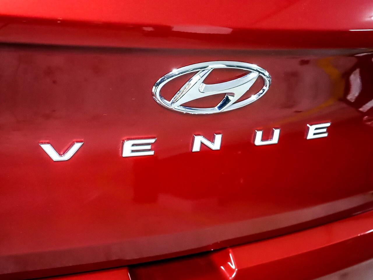 2023 Hyundai Venue Preferred IVT Photo