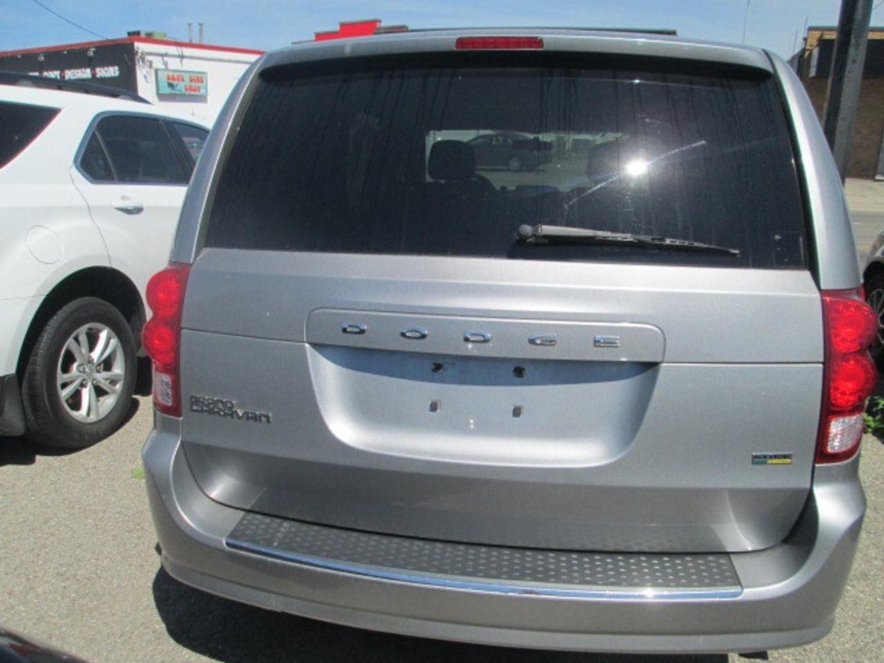 2013 Dodge Grand Caravan 4dr Wgn SXT, Stow N Go Seating Photo3