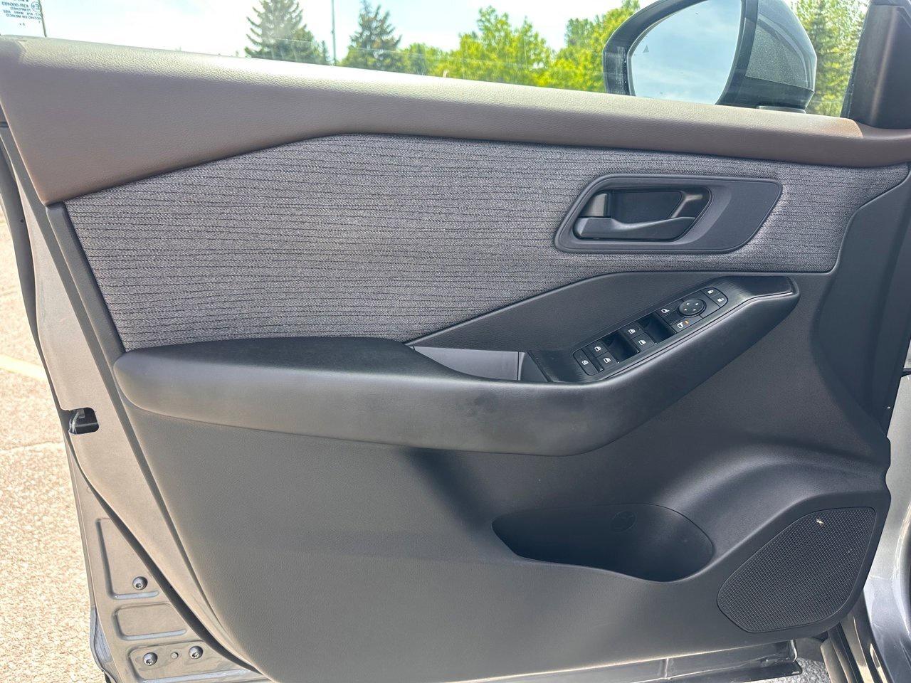2023 Nissan Rogue S Photo