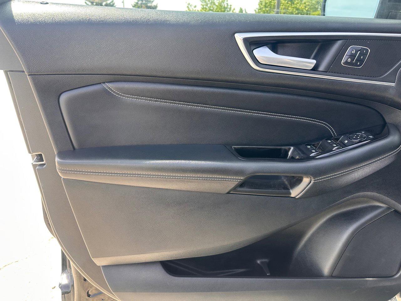 2016 Ford Edge Titanium Photo
