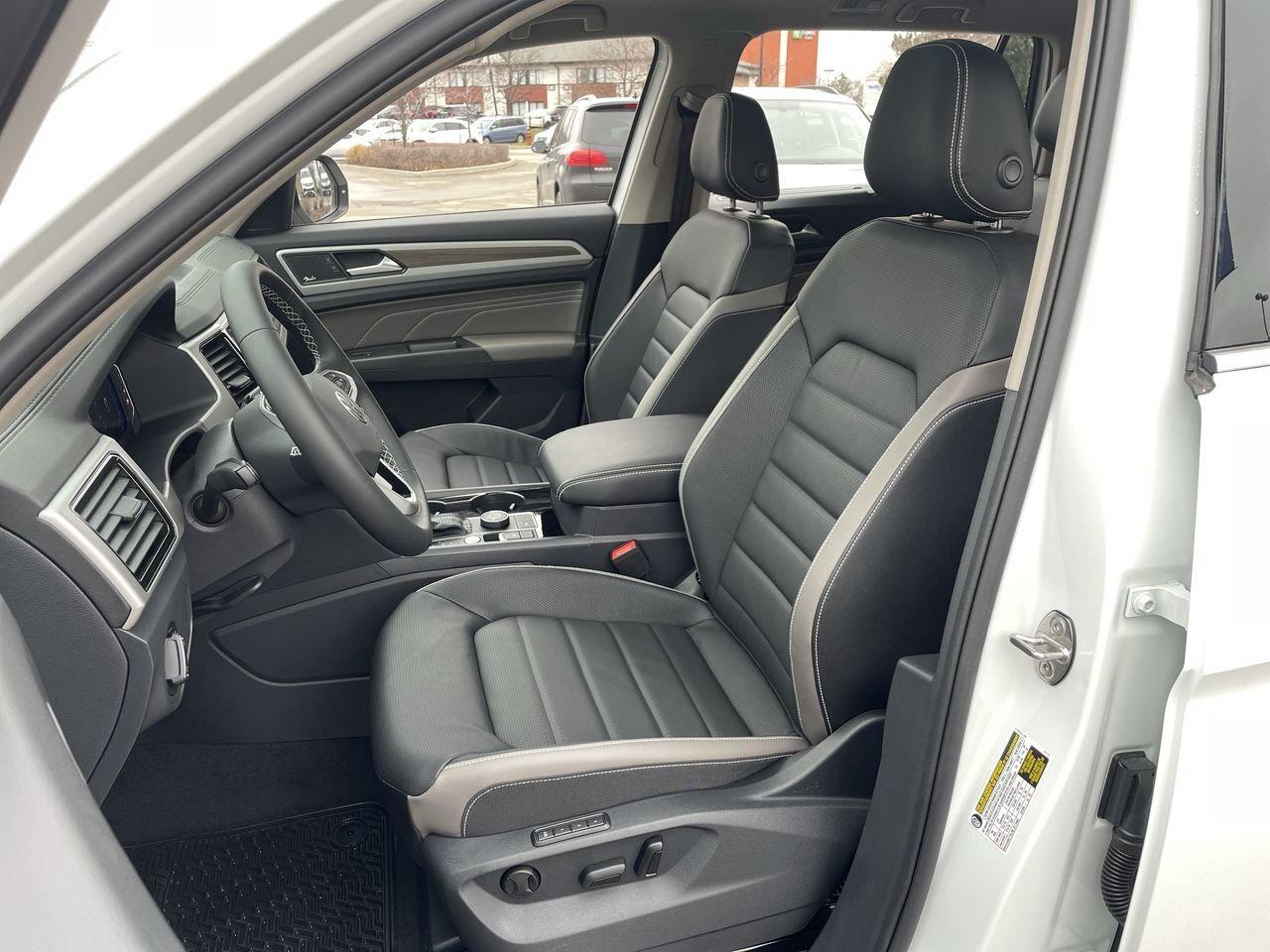 2023 Volkswagen Atlas Highline 3.6L 8sp at w/Tip 4MOTION Leather  Alloy Photo