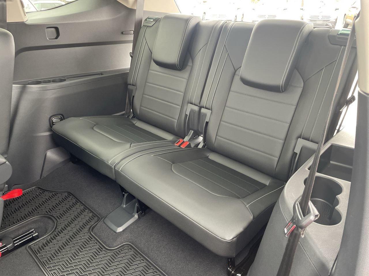 2023 Volkswagen Atlas Highline 3.6L 8sp at w/Tip 4MOTION Leather  Alloy Photo