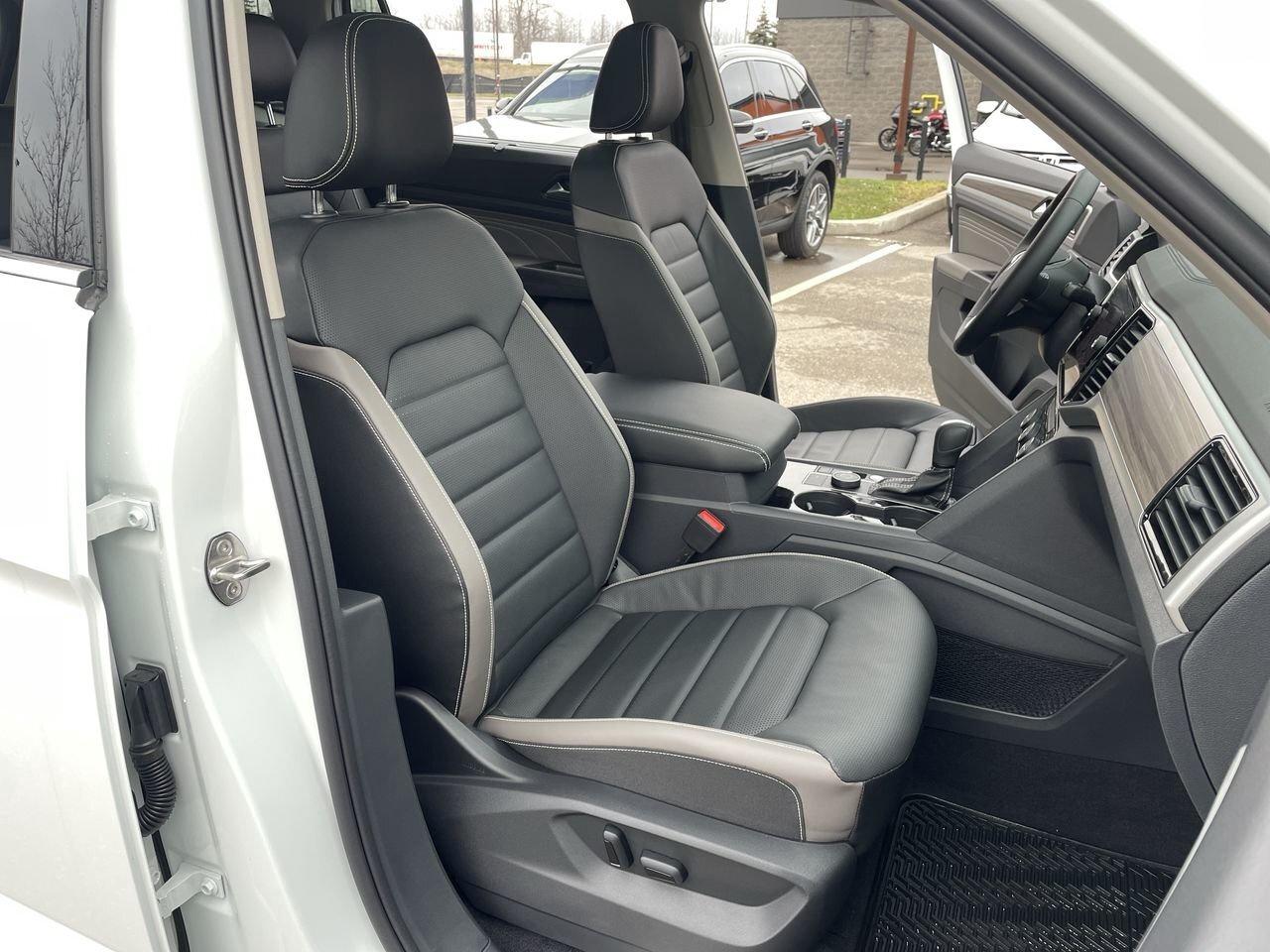 2023 Volkswagen Atlas Highline 3.6L 8sp at w/Tip 4MOTION Leather  Alloy Photo