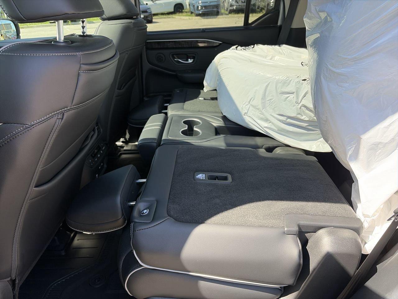 2025 Honda Pilot Touring AWD Leather  3rd Row Seat  Alloy Wheels  S Photo