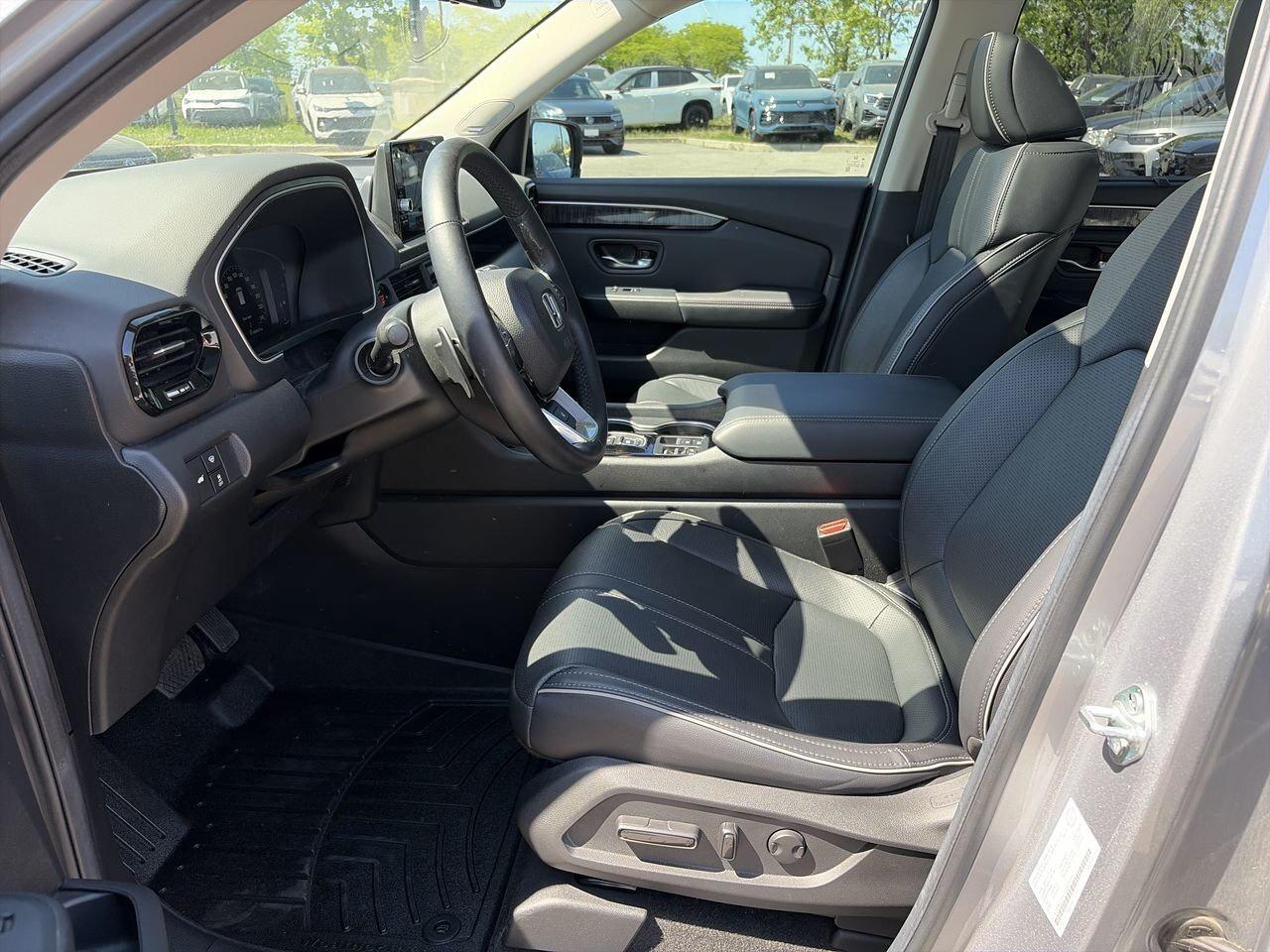 2025 Honda Pilot Touring AWD Leather  3rd Row Seat  Alloy Wheels  S Photo