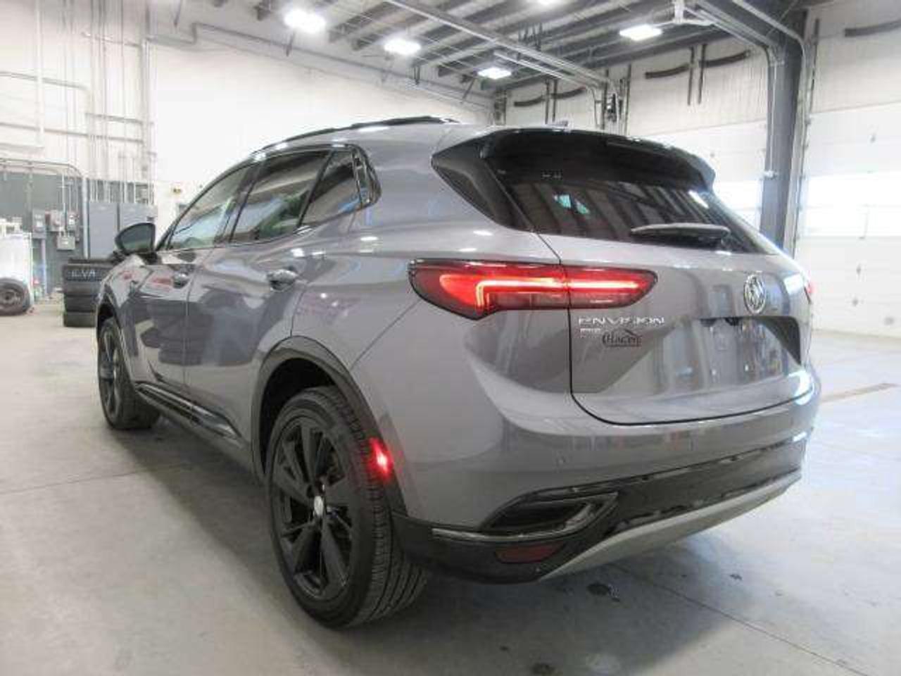 2023 Buick Envision ESSENCE AWD, NAV, ROOF, LEATHER, ST PACKAGE, 56K! Photo4