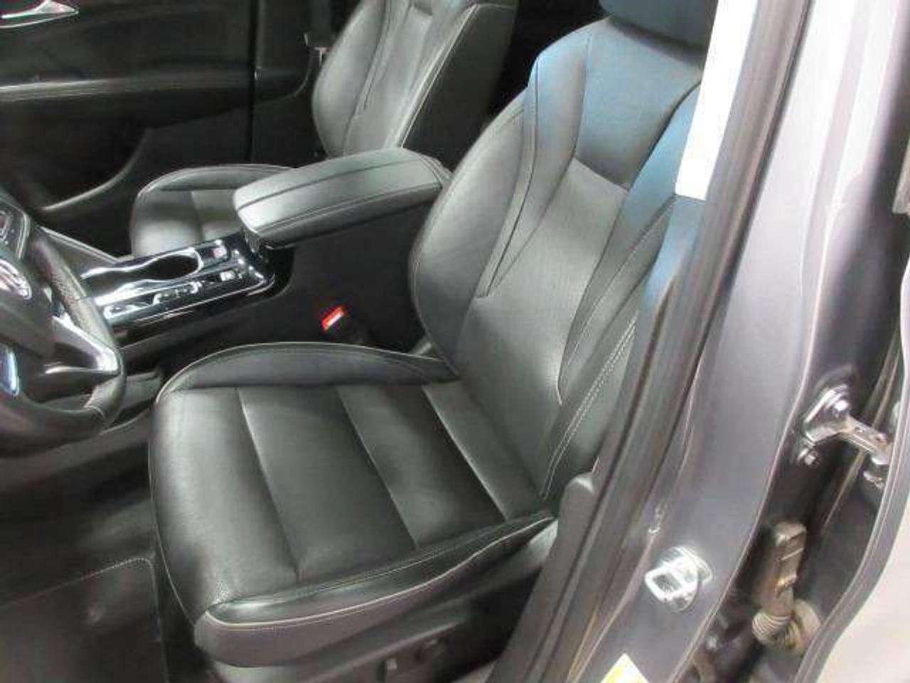 2023 Buick Envision ESSENCE AWD, NAV, ROOF, LEATHER, ST PACKAGE, 56K! Photo