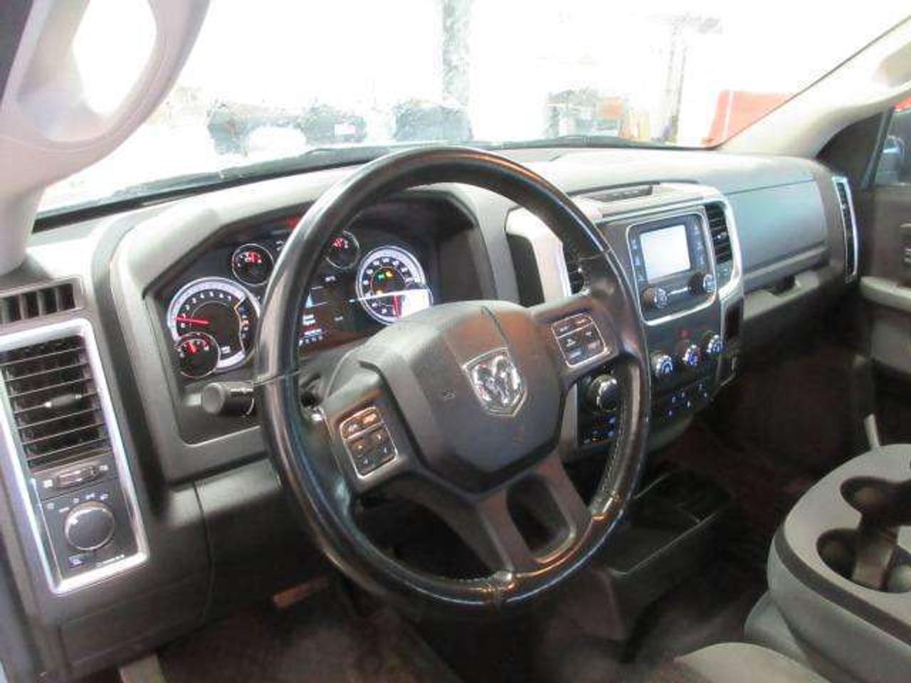 2020 RAM 1500 SLT CREWCAB 4X4, A/C, BT, CAMERA, 159K! Photo