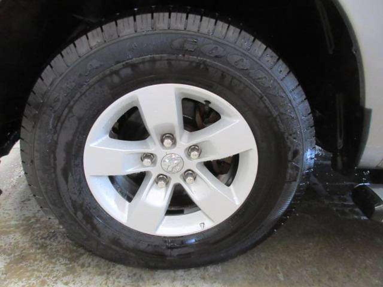 2020 RAM 1500 SLT CREWCAB 4X4, A/C, BT, CAMERA, 159K! Photo