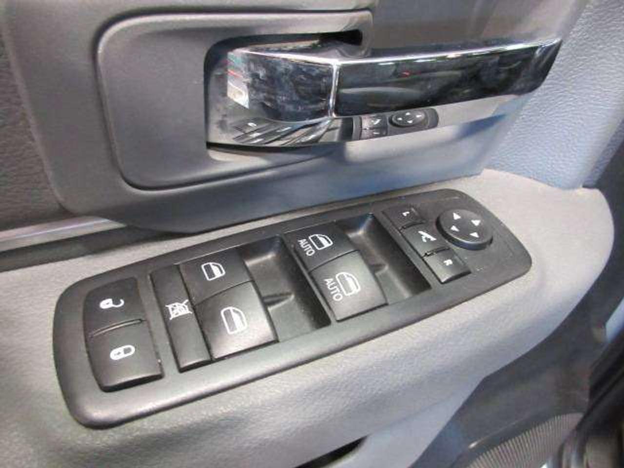 2020 RAM 1500 SLT CREWCAB 4X4, A/C, BT, CAMERA, 159K! Photo