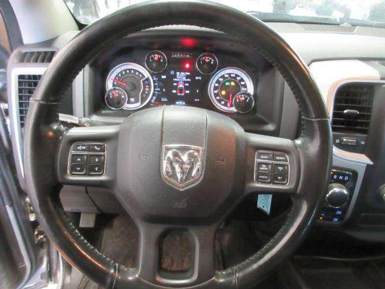 2020 RAM 1500 SLT CREWCAB 4X4, A/C, BT, CAMERA, 159K! Photo