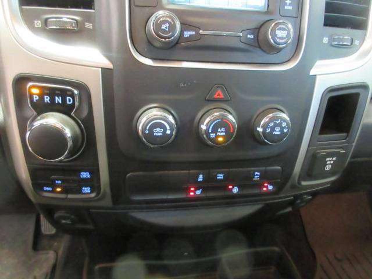 2020 RAM 1500 SLT CREWCAB 4X4, A/C, BT, CAMERA, 159K! Photo