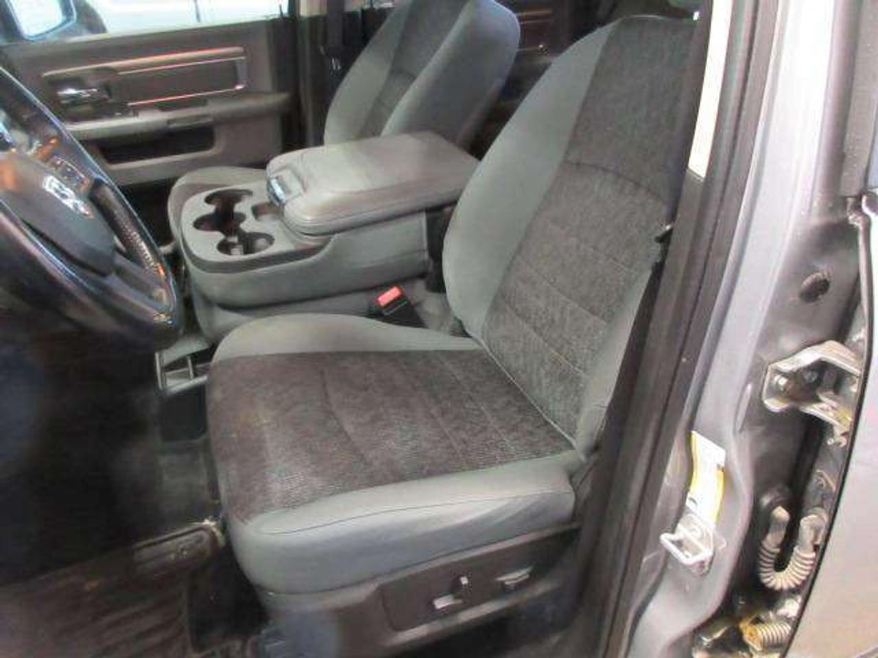 2020 RAM 1500 SLT CREWCAB 4X4, A/C, BT, CAMERA, 159K! Photo