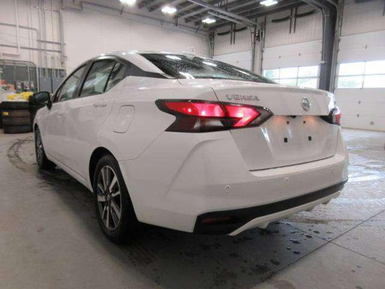 2022 Nissan Versa SV, AUTO, A/C, BT, CAMERA, 47K! Photo4