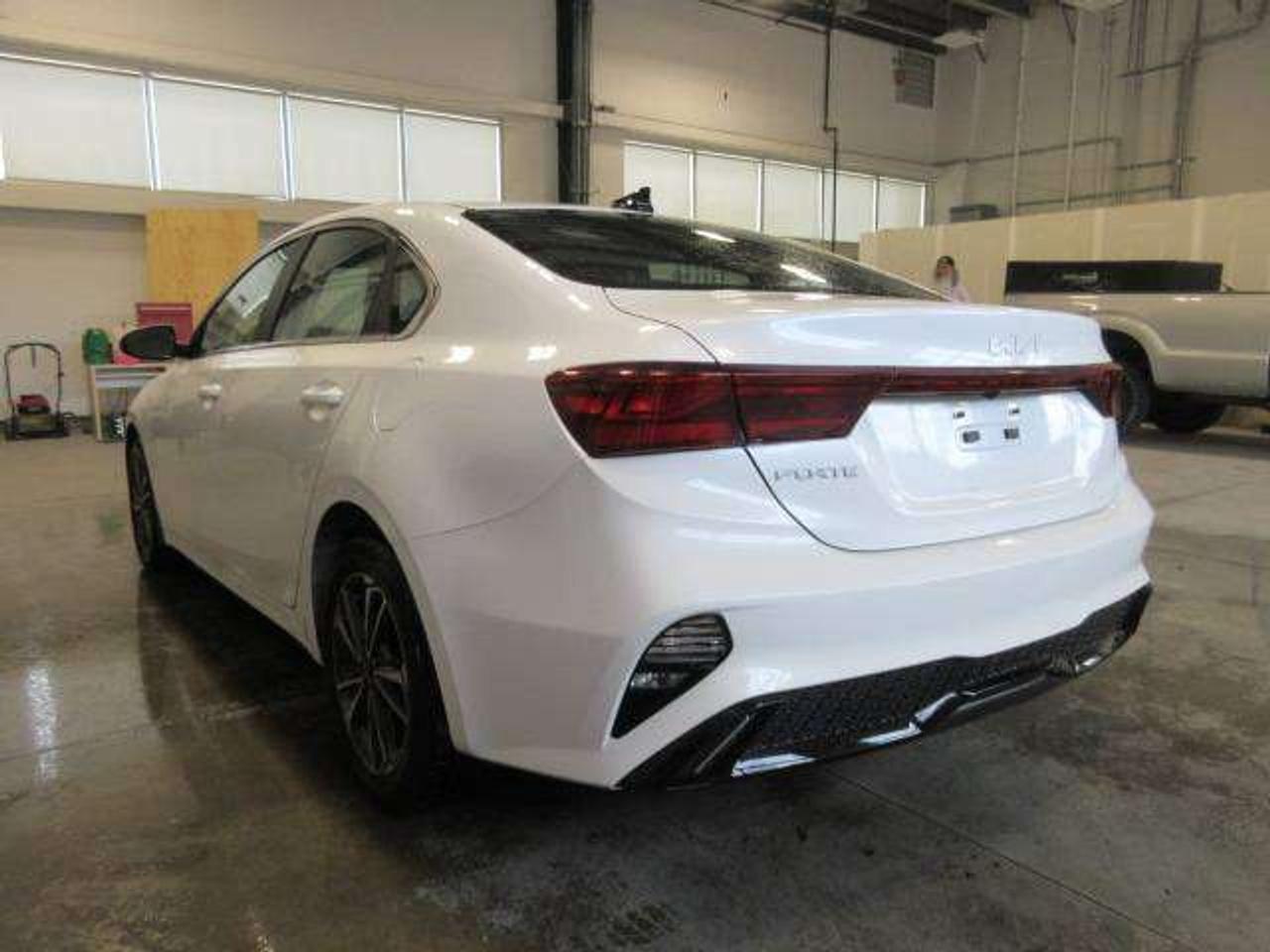 2023 Kia Forte EX HTD. SEATS, BT ALLOYS, APPLE/ANDROID, 74K! Photo4