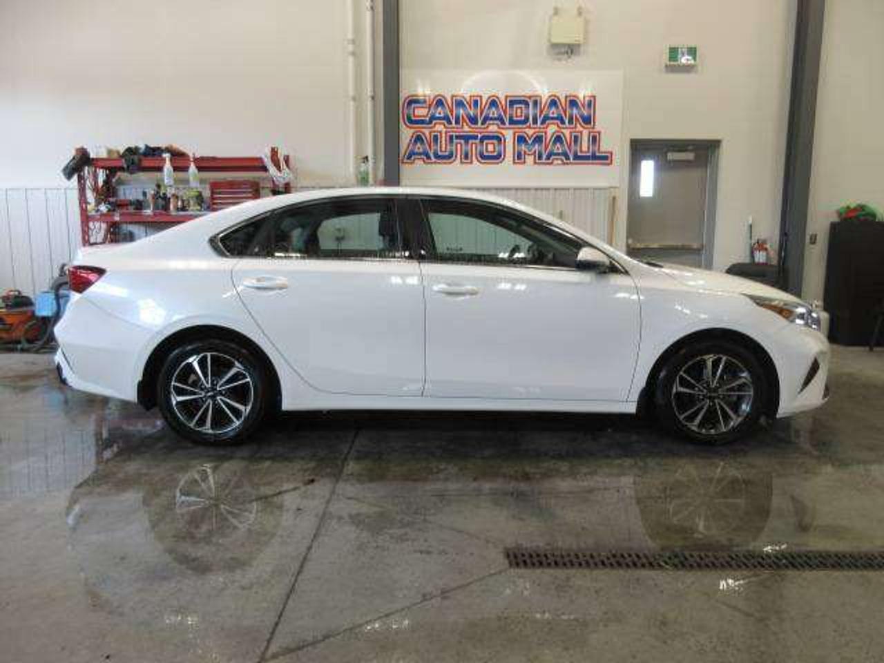 2023 Kia Forte EX HTD. SEATS, BT ALLOYS, APPLE/ANDROID, 74K! Photo