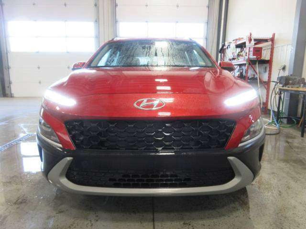 2022 Hyundai KONA ESSENTIAL, HTD. SEATS, A/C, ALLOYS CAMERA, 54K! Photo