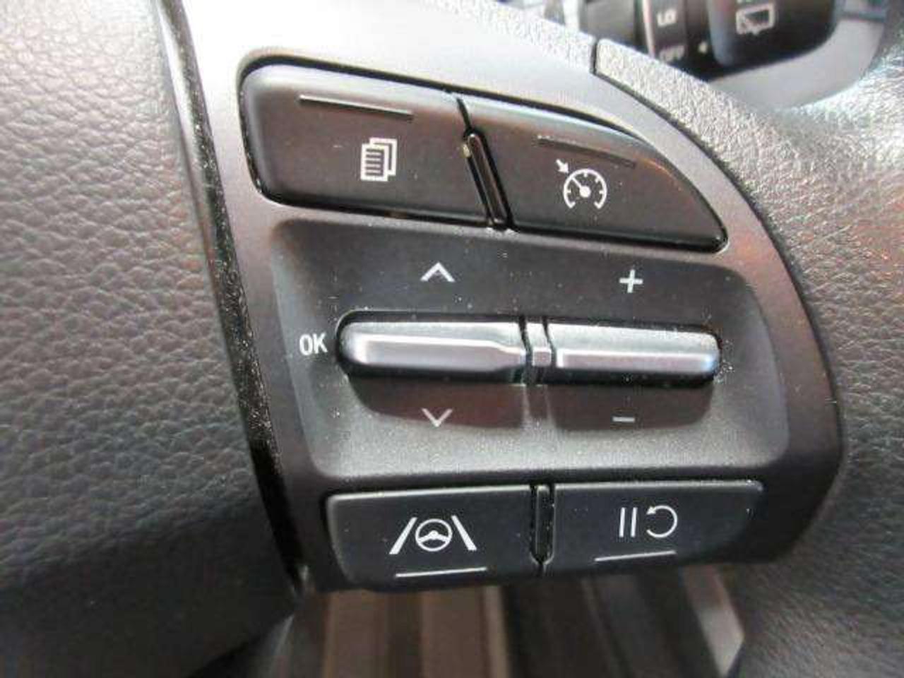 2022 Hyundai KONA ESSENTIAL, HTD. SEATS, A/C, ALLOYS CAMERA, 54K! Photo